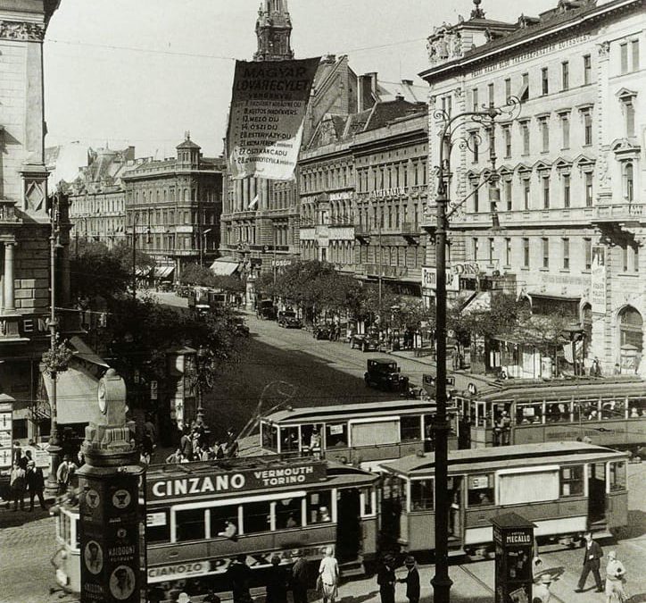 Villamosok a Rákóczi úton (a Blahánál) 1930-ban…