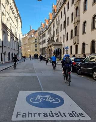 Ilyen a müncheni kerékpáros körút, avagy a Fahrradstraße!