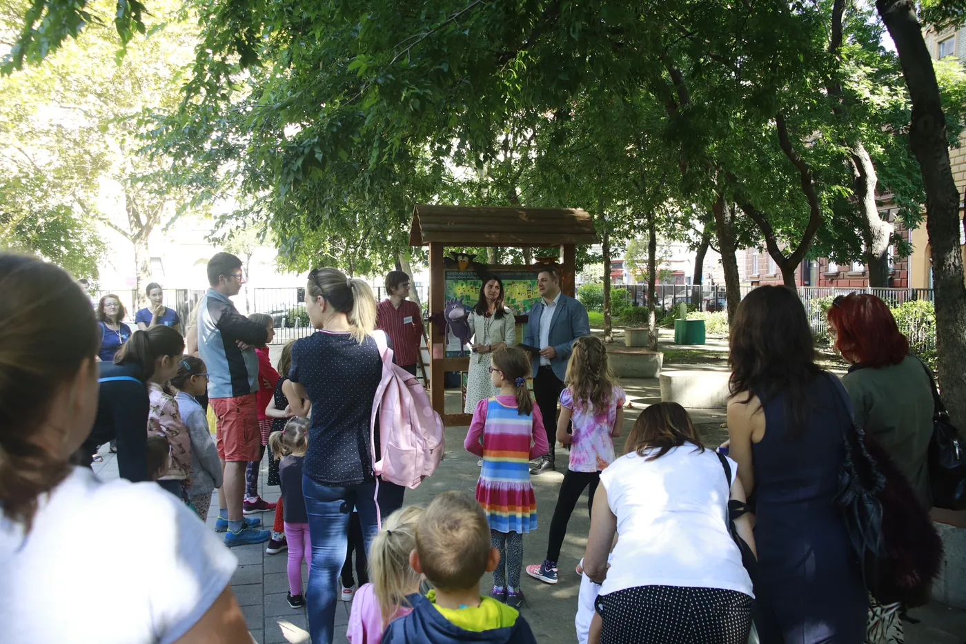 Meseösvény az Almássy téri parkban